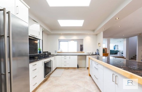 Castor Bay Apartamento | Seaview Haven in Castor Bay