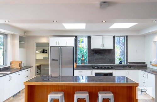 Castor Bay Apartamento | Seaview Haven in Castor Bay
