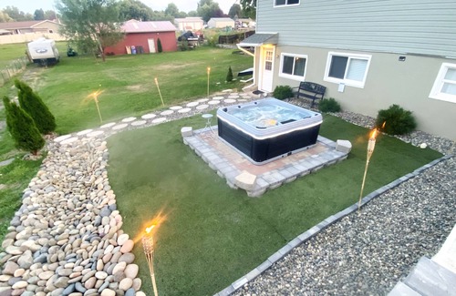 Lewiston Casa | 29' Deluxe Climate Controlled Toy Hauler Camper - Sleeps 4 Guests.