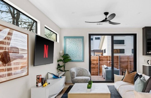 Chestnut Casa | 2916 E 13th #1 · Central High-End Home+3BD+Free PRKG | East Austin
