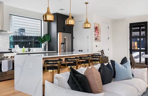 Chestnut Casa | 2916 E 13th #1 · Central High-End Home+3BD+Free PRKG | East Austin
