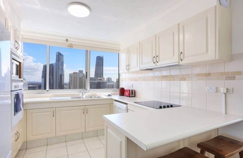 Gold Coast Apartamento | 2 BEDROOM 2 BATHROOM HIGH FLOOR VIEWS OF THE OCEAN, CITY SKYLINE & HINTERLAND