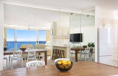 Gold Coast Apartamento | 2 BEDROOM 2 BATHROOM HIGH FLOOR VIEWS OF THE OCEAN, CITY SKYLINE & HINTERLAND