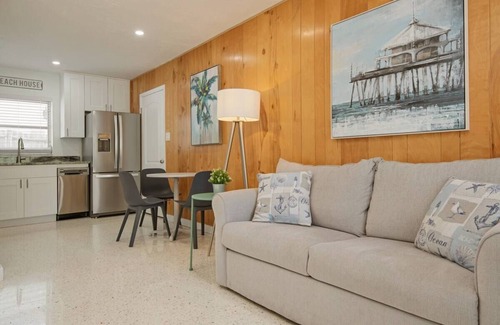 Safety Harbor Cabaña | 2A Newly Renovated 1/1 at Coastal Cottages
