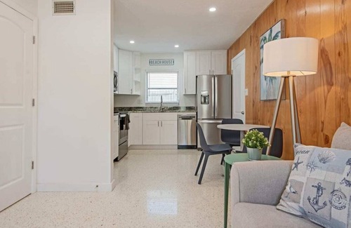 Safety Harbor Cabaña | 2A Newly Renovated 1/1 at Coastal Cottages