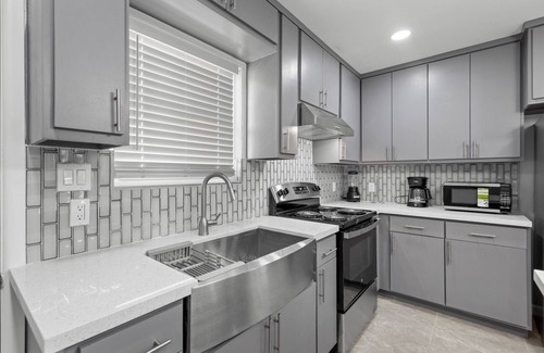 Brownsville Apartamento | 2B/1B apartment B in wonderful Brownsville with AC