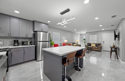 Brownsville Apartamento | 2B/1B apartment B in wonderful Brownsville with AC