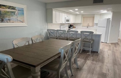 Siesta Key Complejo | 2B/2B Siesta Key Gulf-FRONT Condo-Spectacular Views-private beach-7 night min