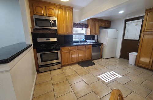 West Carson Apartamento | 2B Luxurious Villa DTLA Disney Beach Freeway LAX Free Wifi Laundry Cozy Clean