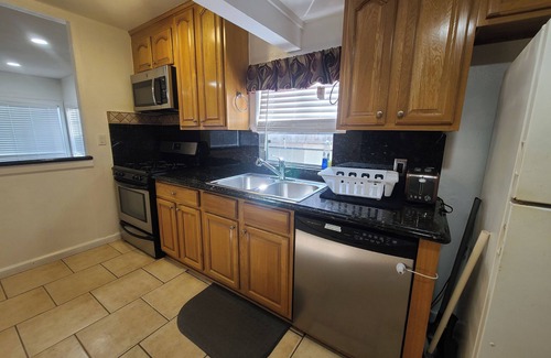West Carson Apartamento | 2B Luxurious Villa DTLA Disney Beach Freeway LAX Free Wifi Laundry Cozy Clean