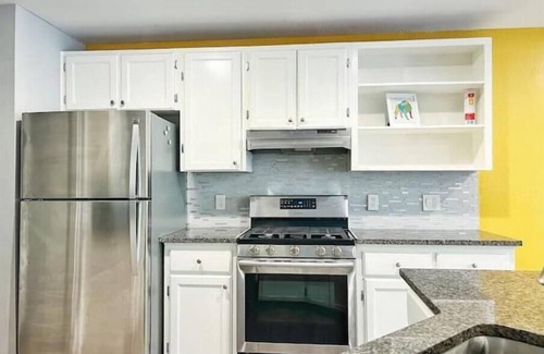 South Lamar Casa | 2B3B+Studio: Great yard+deck mins to downtown