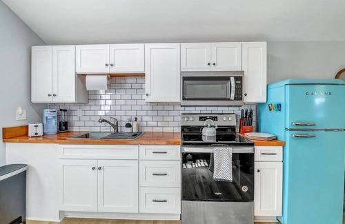 Ardmore - Gould Estates - Olin Heights Cabaña | 2bd/1ba Cottage * Renovated * Dogs Welcome * Cottage in Savannah * 30+ day stay