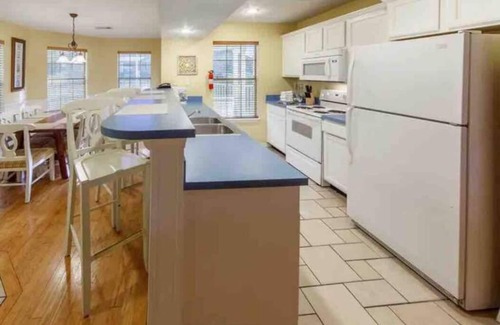 Conroe Condominio | 2Bd, 2 Ba with Stunning Lake Conroe View