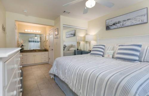 Gulf Shores Apartamento | 2bd 2ba 1st floor condo WALK TO BEACH