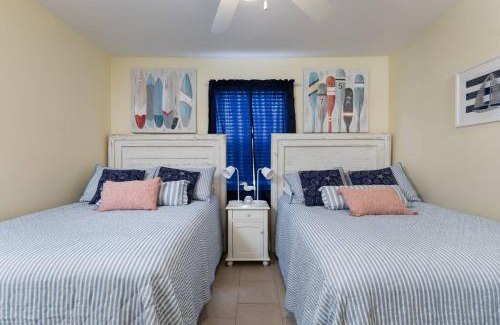 Gulf Shores Apartamento | 2bd 2ba 1st floor condo WALK TO BEACH