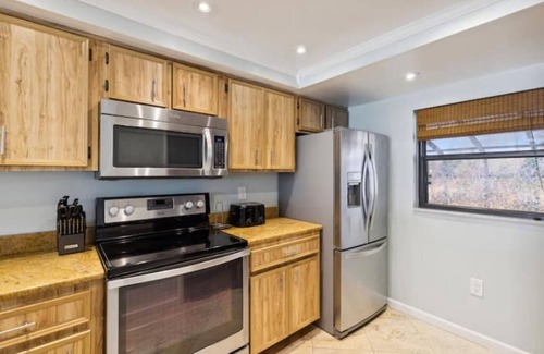 Cocoa Beach Condominio | 2BD/2BA Cocoa Beach Oceanfront, POOL & ALL Downtown!