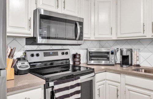 North Park City Apartamento | 2BD 2BA Condo with Hot Tub and Pool