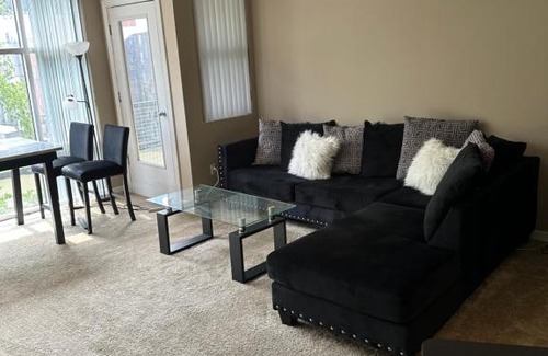 Ohio City Apartamento | 2bd/2ba Riverfront City View Apt