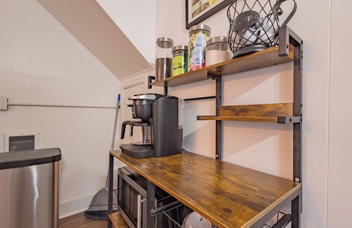 Frankfort Casa | 2BD 2Bath, Ideally Located Cottage
