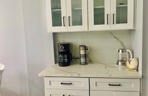 Vanderbilt Beach Condominio | 2bd 2bth Vanderbilt Beach 4 min to Beach-14 day rentals starting April 1- Dec 30