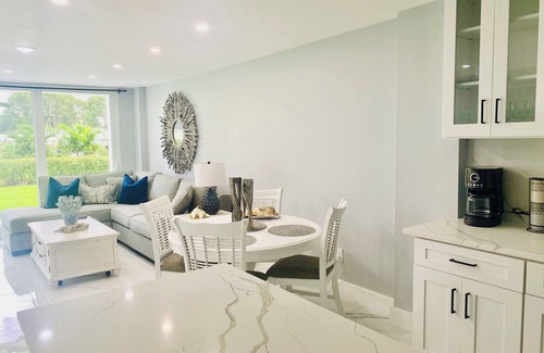 Vanderbilt Beach Condominio | 2bd 2bth Vanderbilt Beach 4 min to Beach-14 day rentals starting April 1- Dec 30