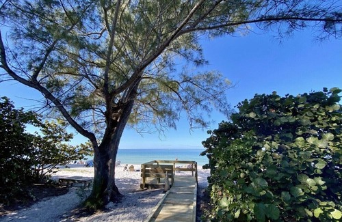 Vanderbilt Beach Condominio | 2bd 2bth Vanderbilt Beach 4 min to Beach-14 day rentals starting April 1- Dec 30