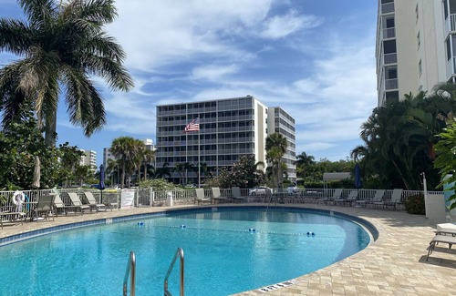 Vanderbilt Beach Condominio | 2bd 2bth Vanderbilt Beach 4 min to Beach-14 day rentals starting April 1- Dec 30