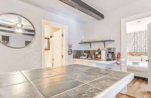 West Colorado Springs Apartamento | 2BD Apartment, Pet Friendly!
