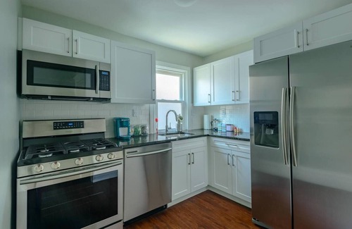 Detroit Apartamento | BELLE ISLE | 2 HABITACIONES + Estacionamiento | Cerca del centro