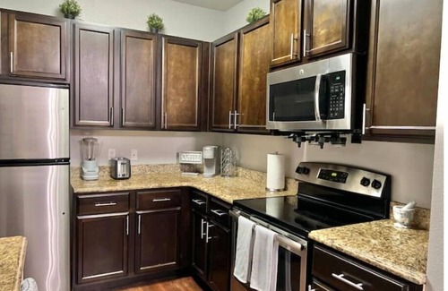 Ocoee Apartamento | 2BD Apt+Lake/FountainView+Balcony, Resort Style Pool, Wi-Fi, Desk, Gym, Kitchen