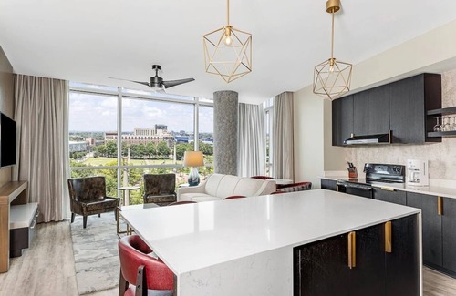 Downtown Atlanta Complejo | 2BD/Atlanta - Downtown w/Rooftop Pool and Pool Bar!