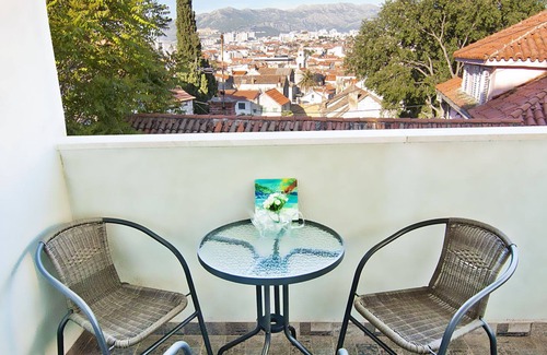Split Condominio | 2BD Condo with spectacular view and parking