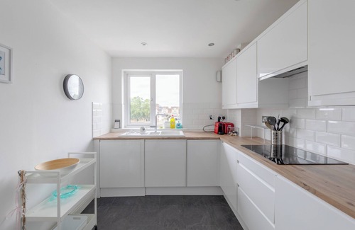 Surrey Docks Apartamento | 2BD Flat with Views of Canary Wharf - Rotherhithe