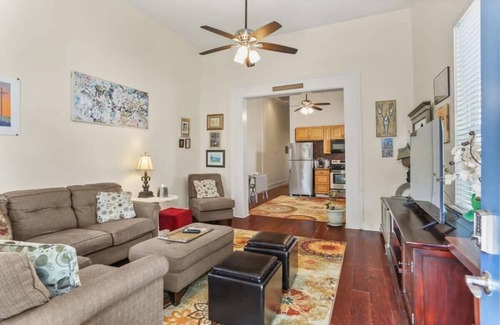 Mid-City Casa | 2BD In Heart of Mid CIty | 2 Blocks off Street Car