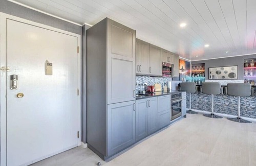 Southeast Colorado Springs Condominio | 2BD Luxury Condo, Cocktail Lounge, Beautiful Views