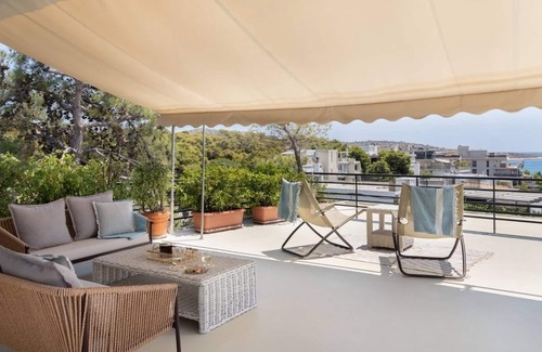 Vouliagmeni Apartamento | 2BD Luxury Sea View Penthouse in Astir Beach