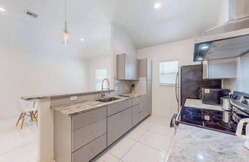 Central City Apartamento | 2BD-RemoteWork-Extd Stay Discounts-PetsOK-Central