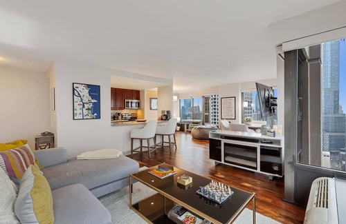 Near North Side Condominio | 2bd River North Condo with Million Dollar Views! by AllSet Turnover
