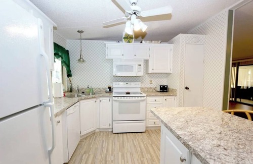 Sarasota Casa | 2bdr/2b pet friendly 55+ community w/amenities 5min to Siesta Key!