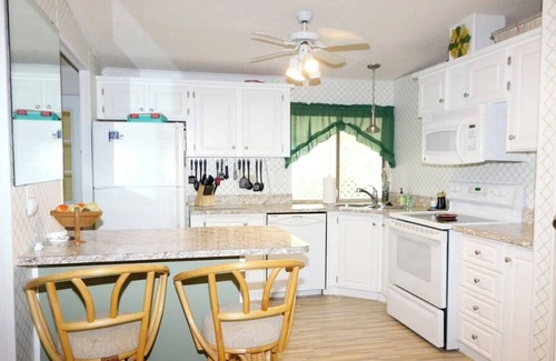 Sarasota Casa | 2bdr/2b pet friendly 55+ community w/amenities 5min to Siesta Key!