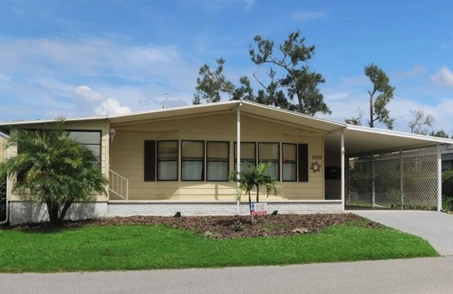 Sarasota Casa | 2bdr/2b pet friendly 55+ community w/amenities 5min to Siesta Key!