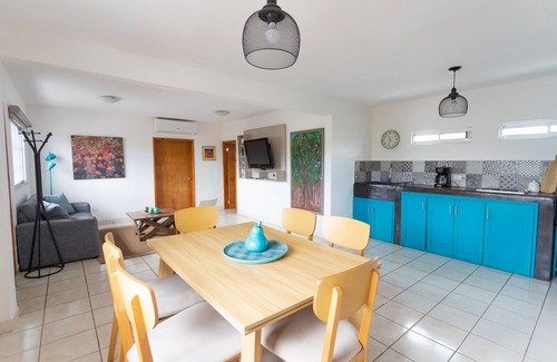 La Paz Apartamento | 2bdr 2bath Apartment in downtown with high speed Wi-Fi. Walk to the malecon/sea.