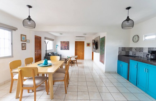 La Paz Apartamento | 2bdr 2bath Apartment in downtown with high speed Wi-Fi. Walk to the malecon/sea.