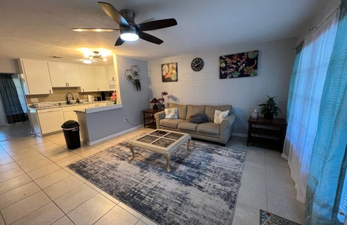 Warm Mineral Springs Apartamento | 2bdr, 5 min walk to Warm Mineral Springs
