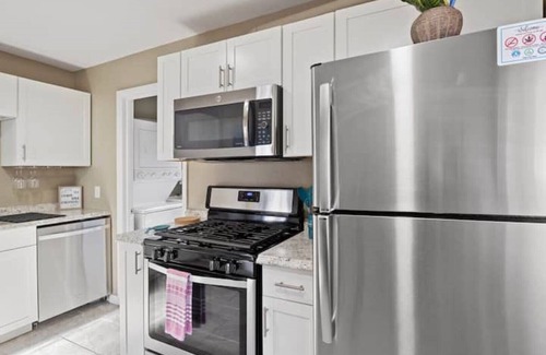 Hazel Park Casa | 2BDR Near Ferndale | A Cozy Stay in the Heart of Metro Detroit