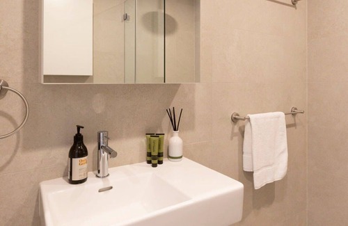 Greenwich Apartamento | 2BDR Brand New Apt/Moments from Rnsh & St Leonards