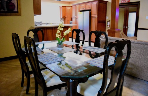 Barbican Apartamento | 2Bdrm, A/C, Wi-Fi, Washer & Dryer - Spacious House