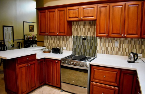 Barbican Apartamento | 2Bdrm, A/C, Wi-Fi, Washer & Dryer - Spacious House