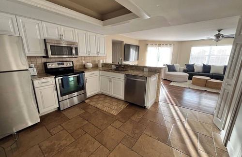Pelican Condominio | 🌞2bdrm2bathrm Luxury condo-Superb SW CapeCoral STEPS from CapeHarbour Marina🌞