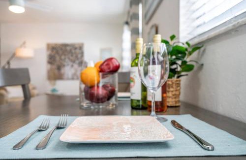 Central Sarasota Apartamento | 2bed 1bath Suite minutes to Downtown, Beaches, Restaurants, Theaters and MORE